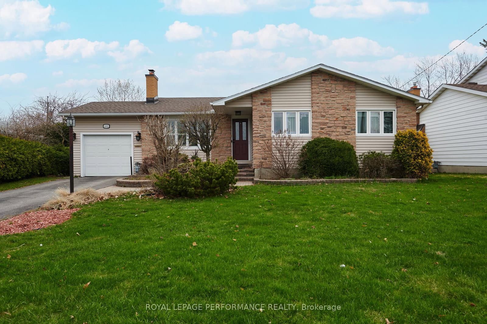 401 Phoenix Crescent, Orleans, ON