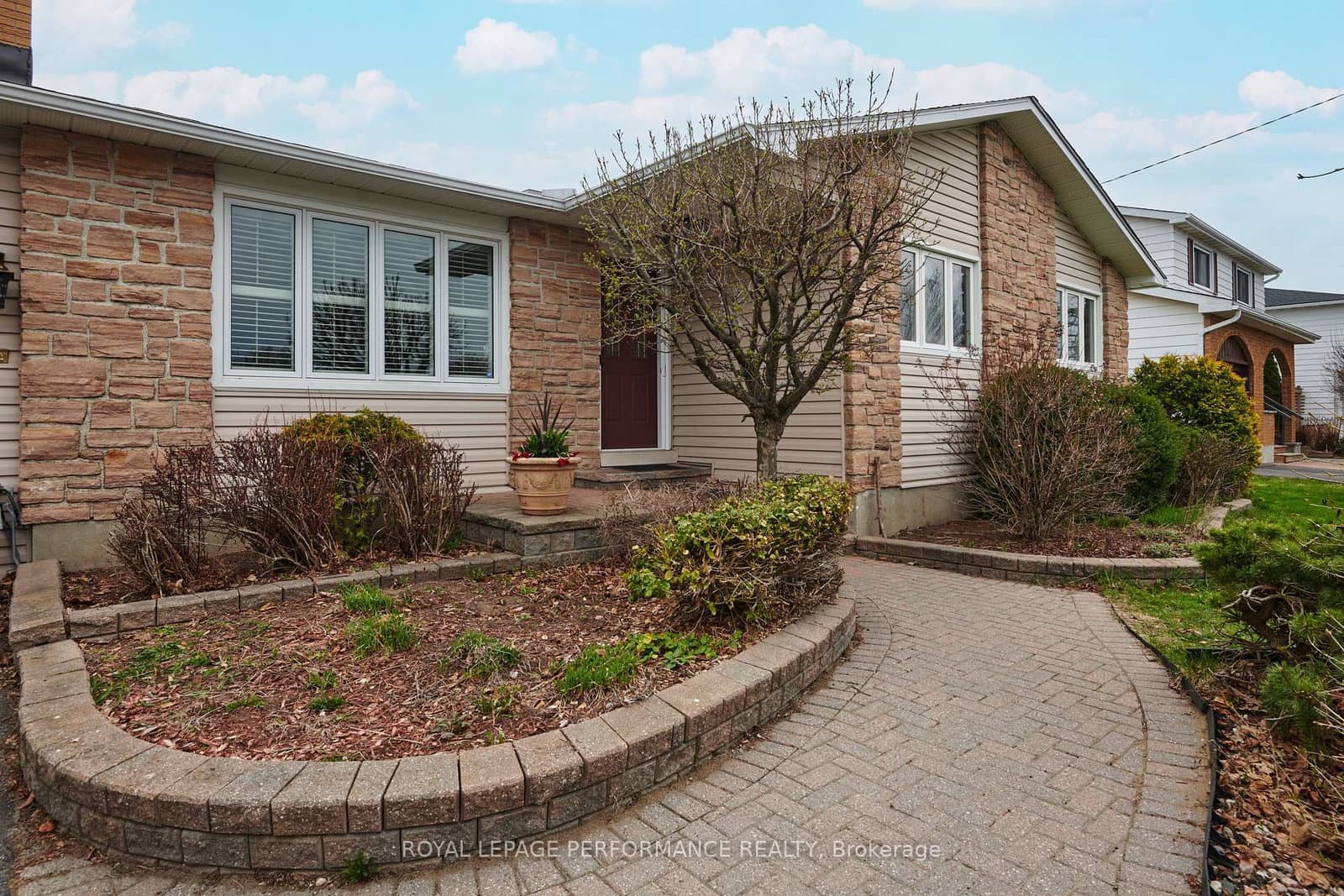 401 Phoenix Crescent, Orleans, ON — photo 3