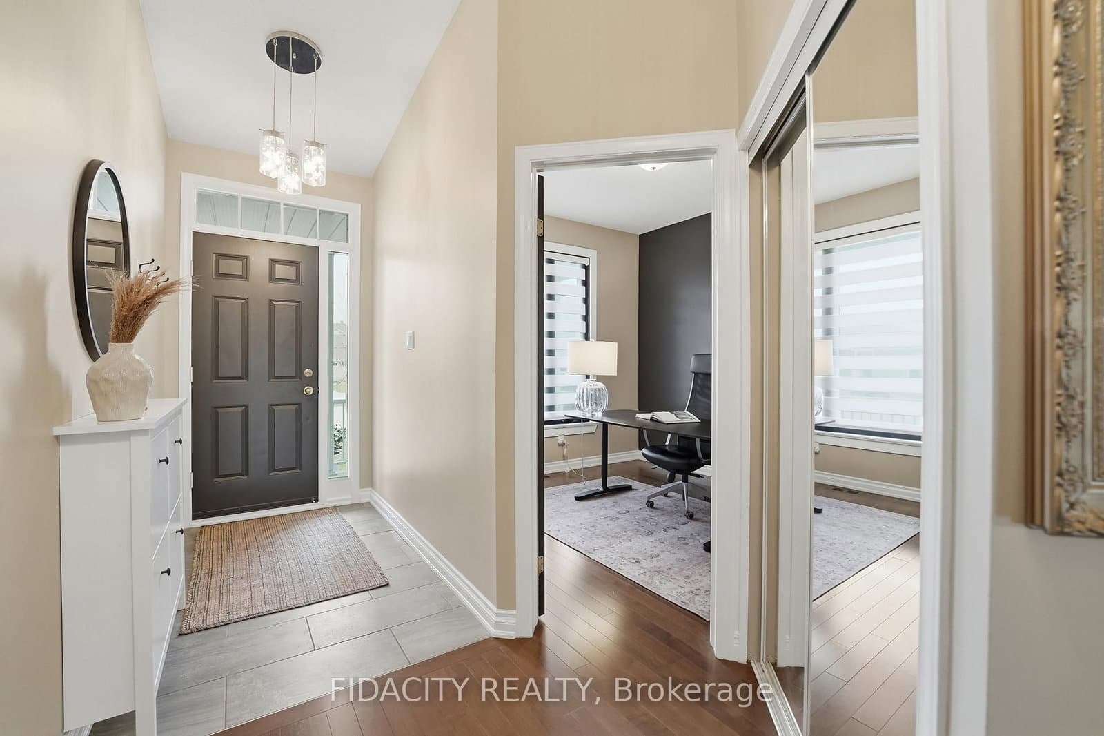 31 Sable Run Drive, Stittsville, ON — photo 2