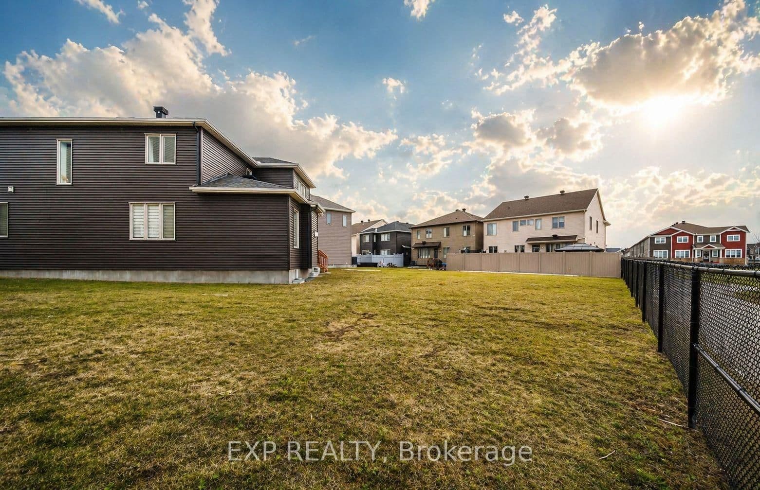 527 Alcor Terrace, Ottawa, ON — photo 3