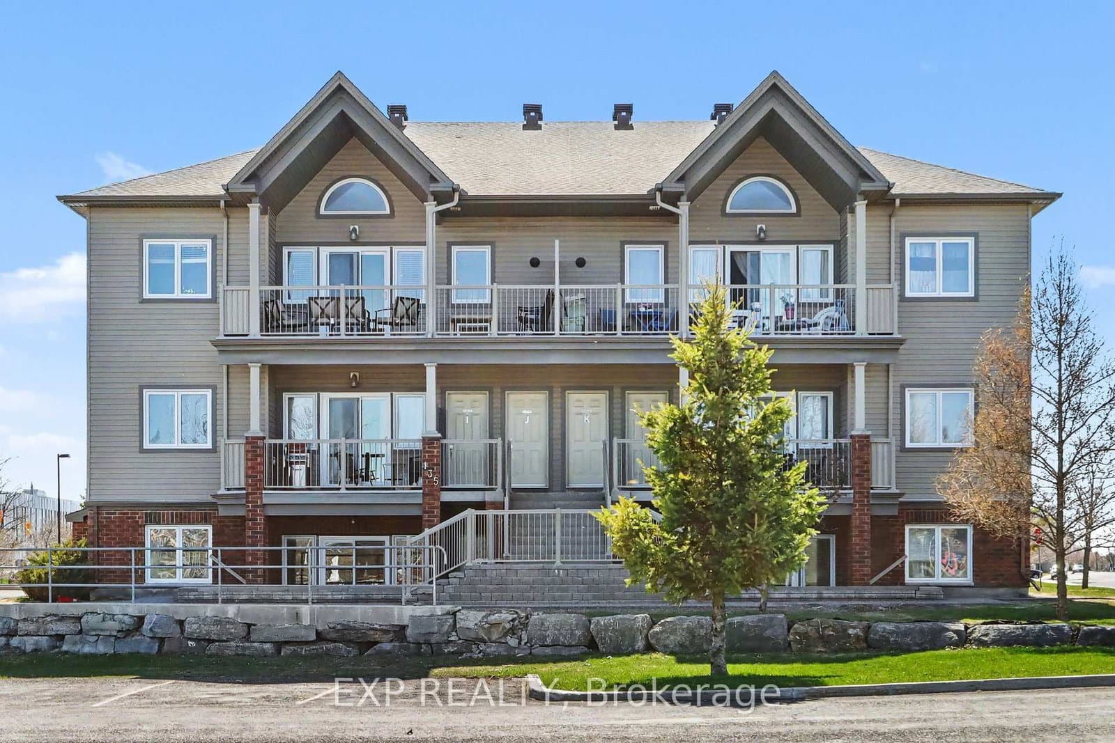 J - 135 Harthill Way, Ottawa, ON