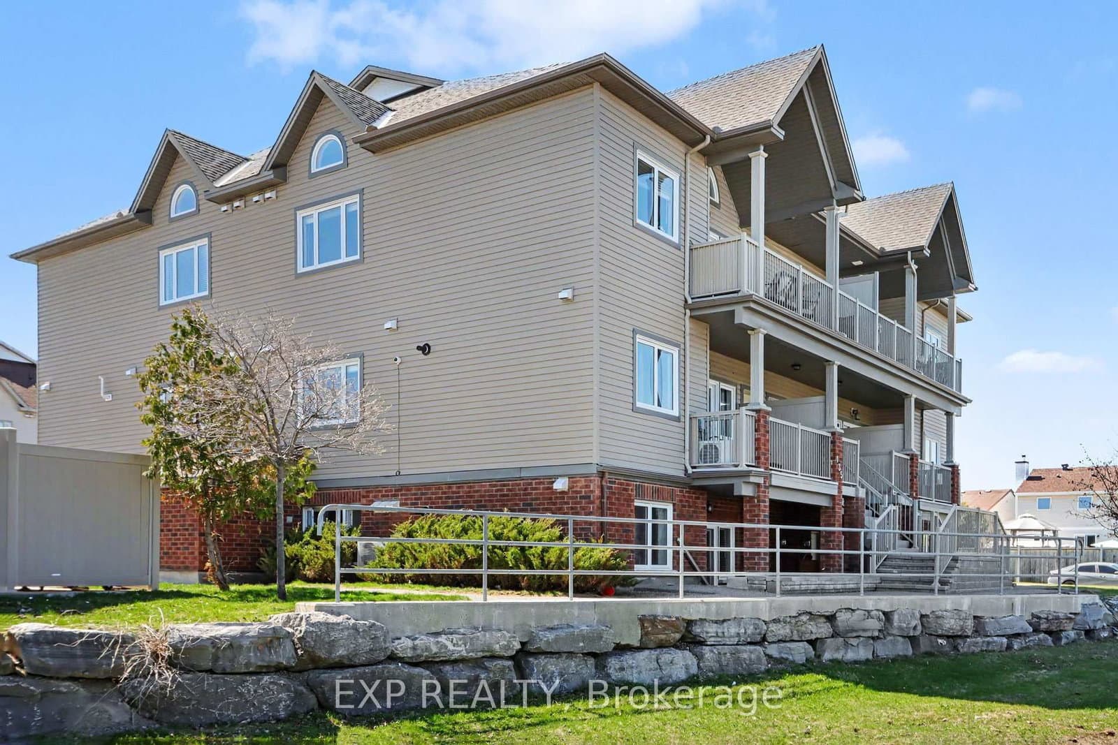 J - 135 Harthill Way, Ottawa, ON — photo 3