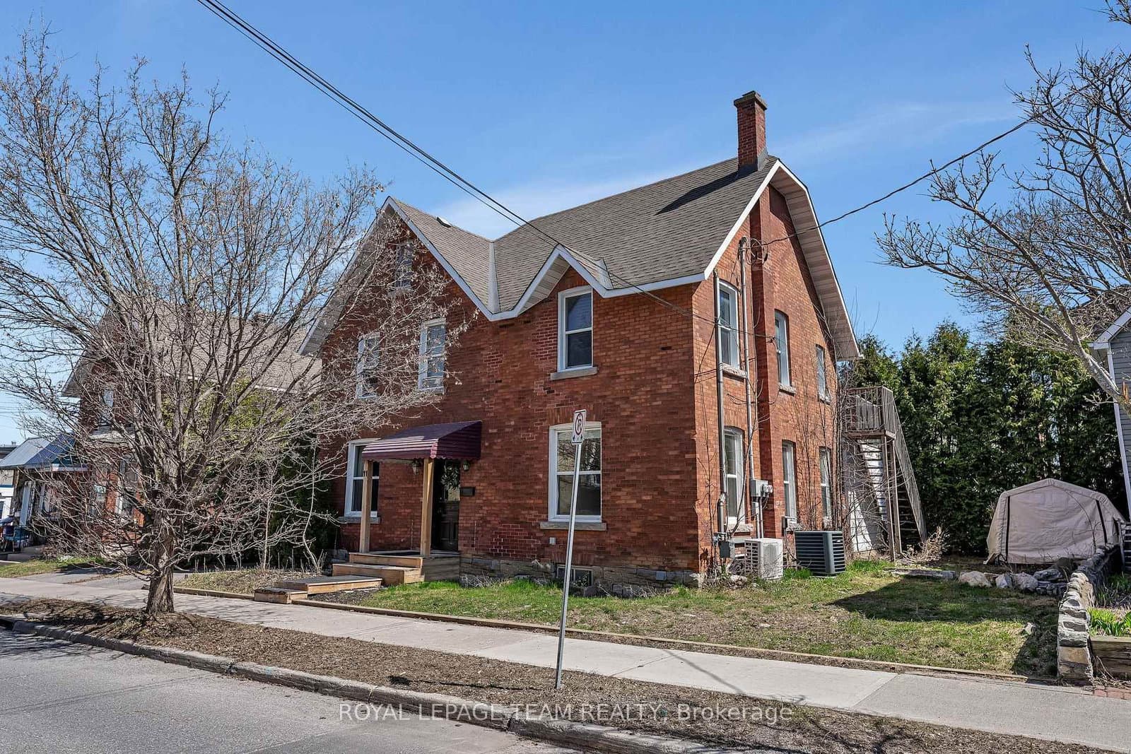 11 Sherbrooke Avenue, Ottawa, ON — photo 2