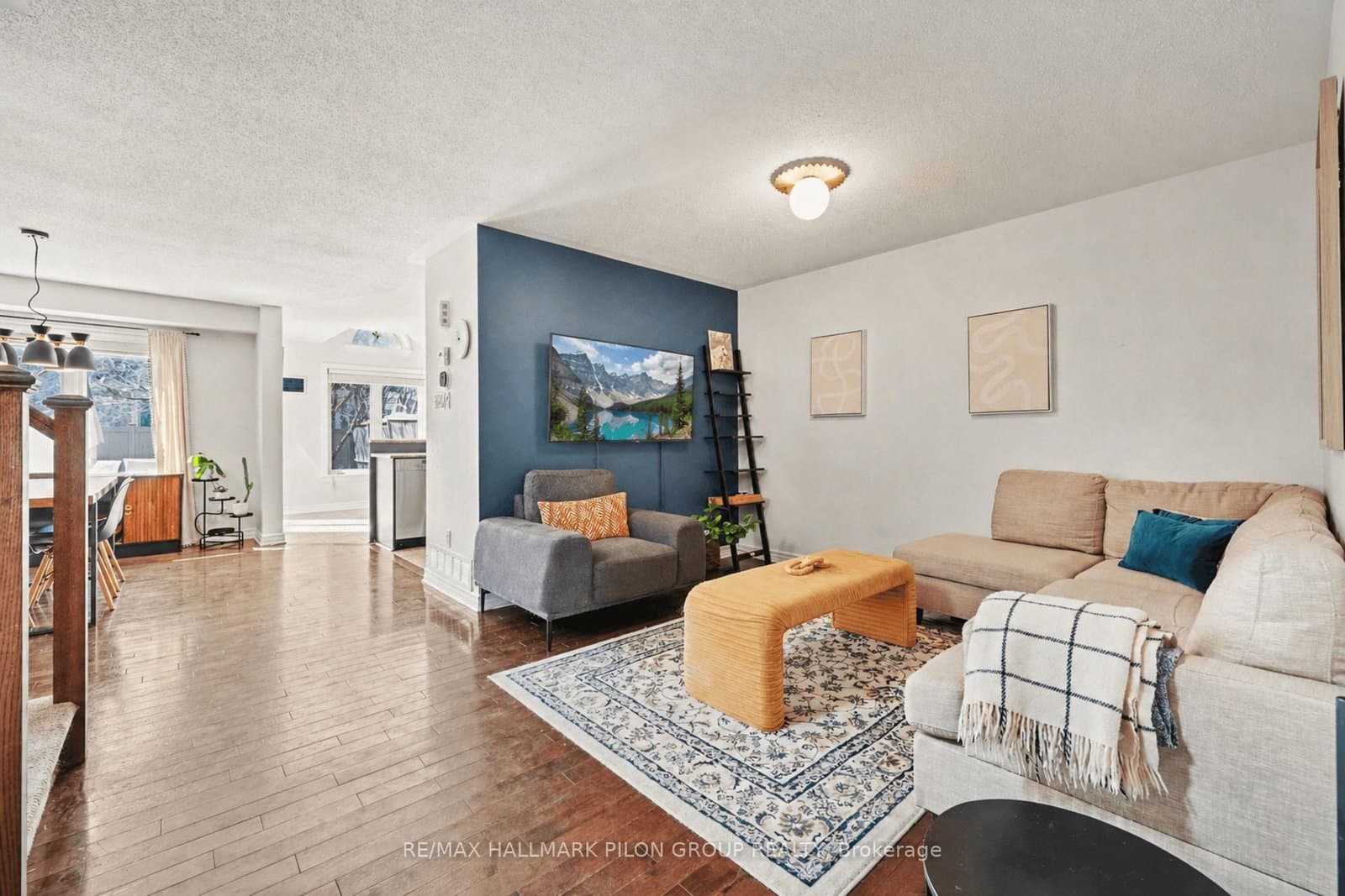 374 Horseshoe Crescent, Stittsville, ON — photo 2