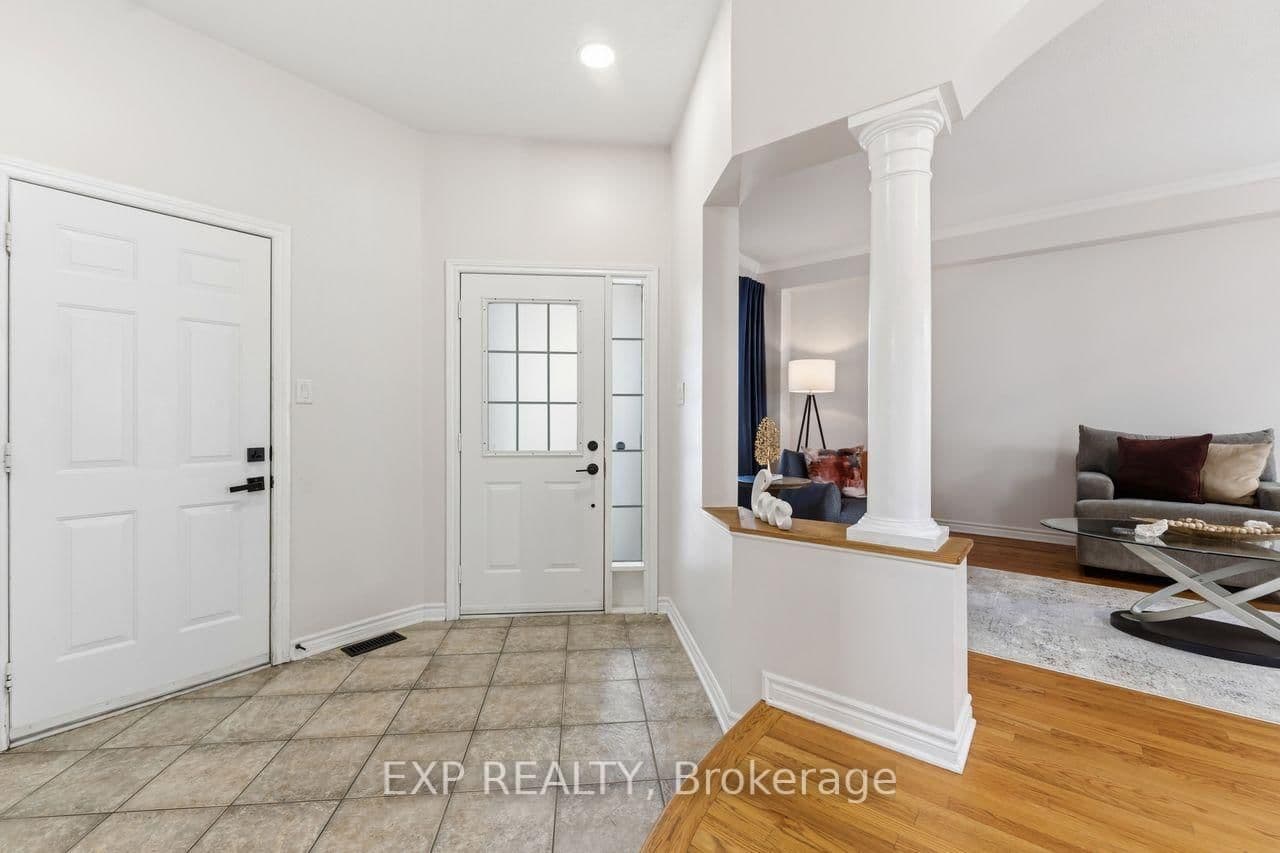 3 Shining Star Circle, Stittsville, ON — photo 2