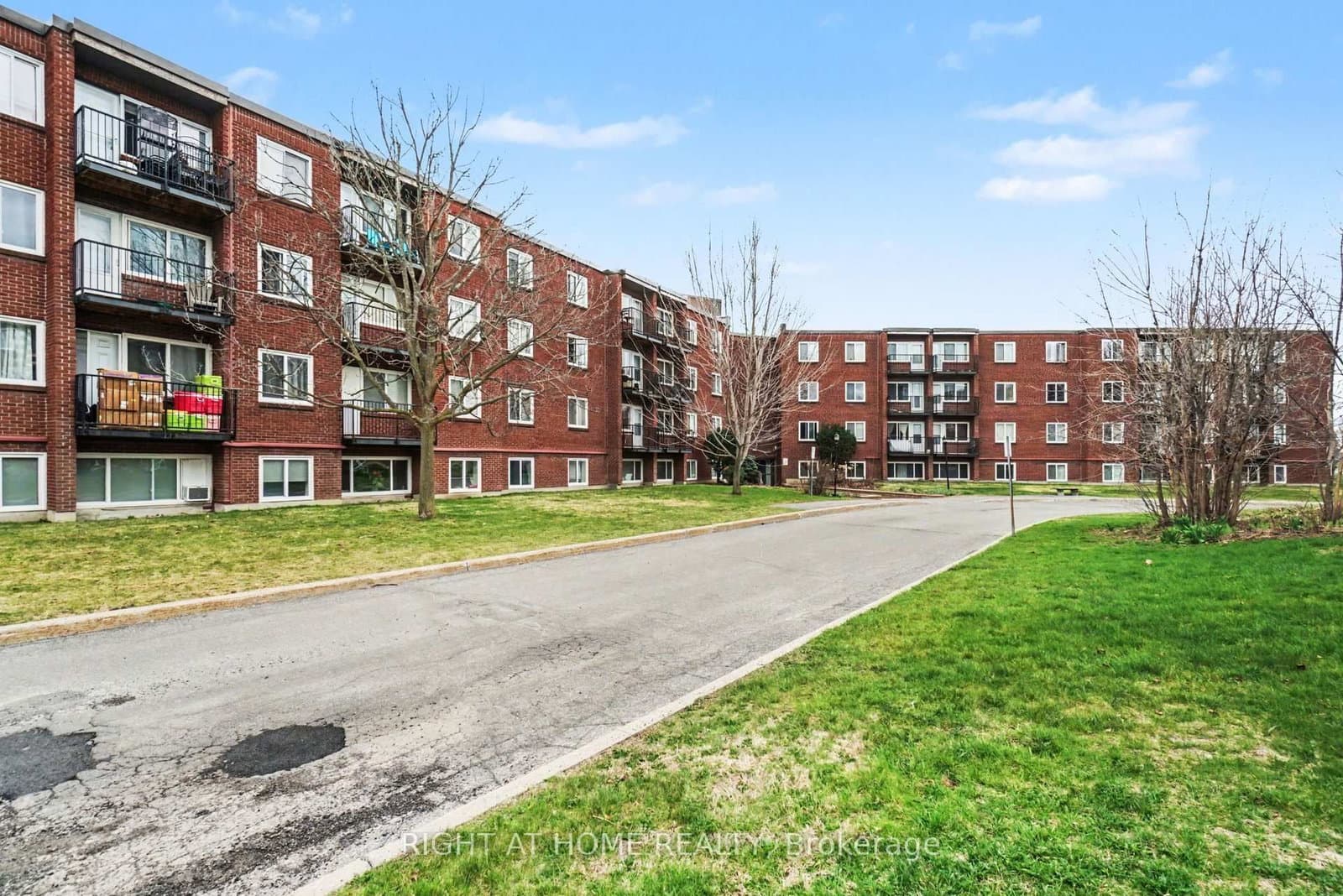 305B - 2044 Arrowsmith Drive, Ottawa, ON