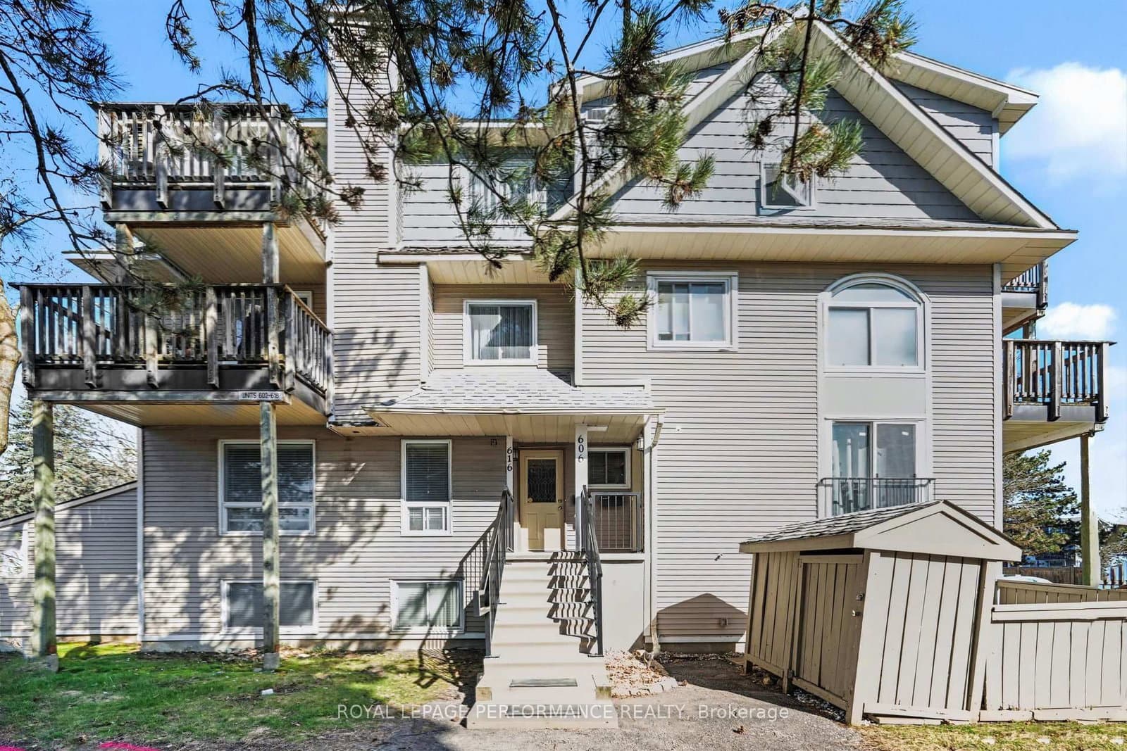 606 Tanguay Court, Ottawa, ON