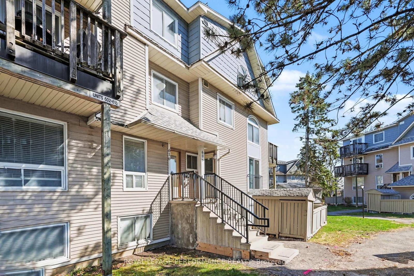 606 Tanguay Court, Ottawa, ON — photo 2