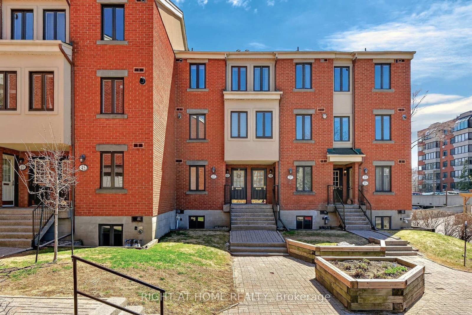 43 Crispin Private, Ottawa, ON