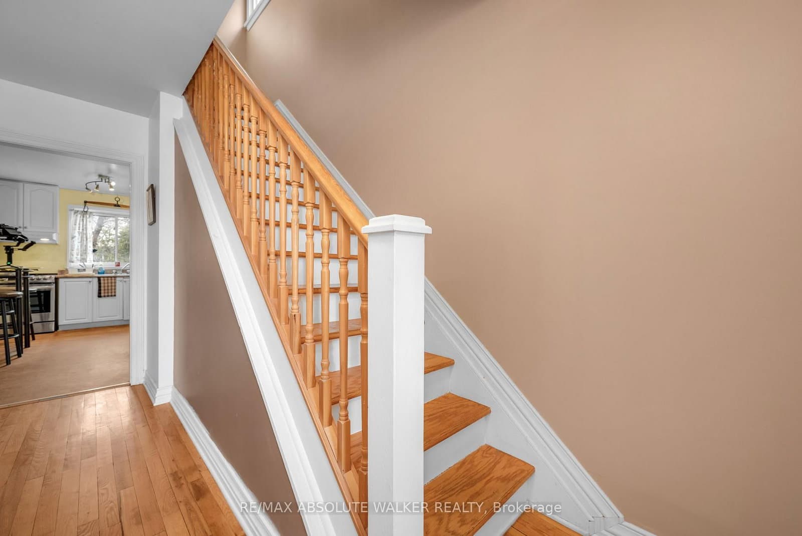 144 Viewmount Drive, Ottawa, ON — photo 3
