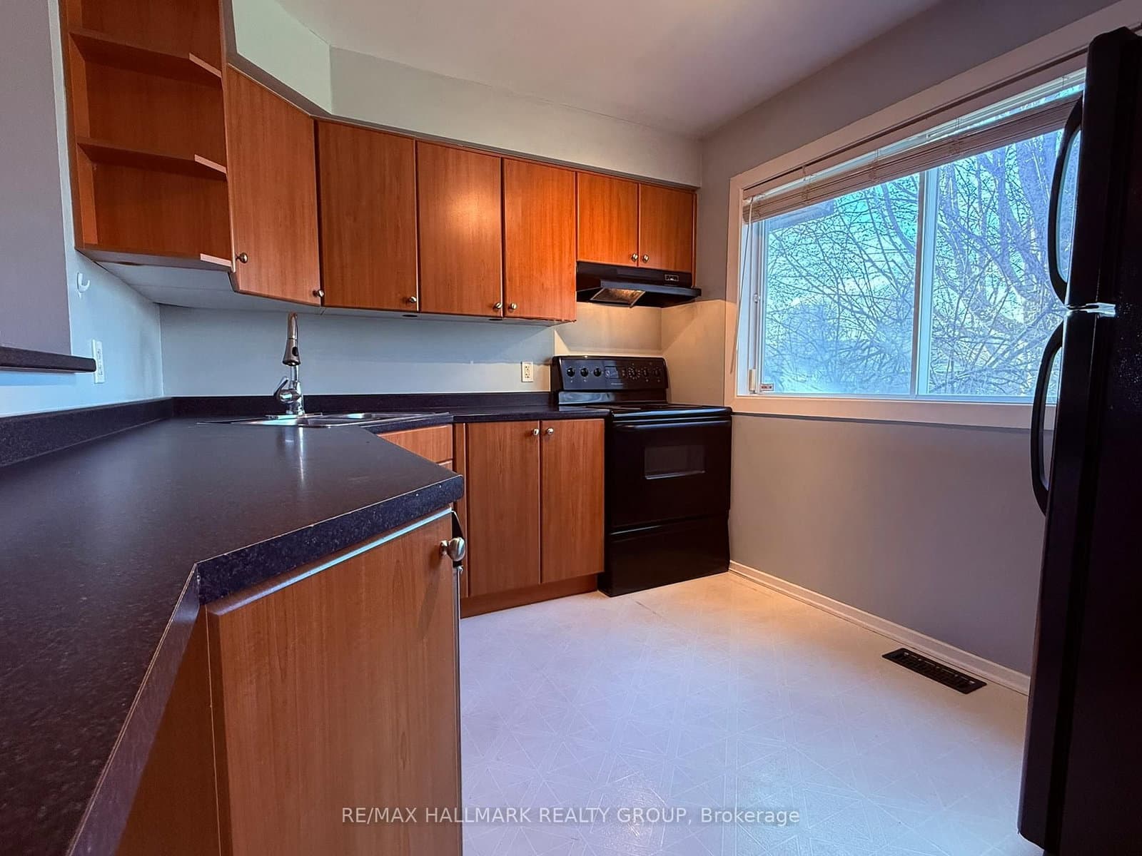 2912 Fairlea Crescent, Ottawa, ON — photo 2