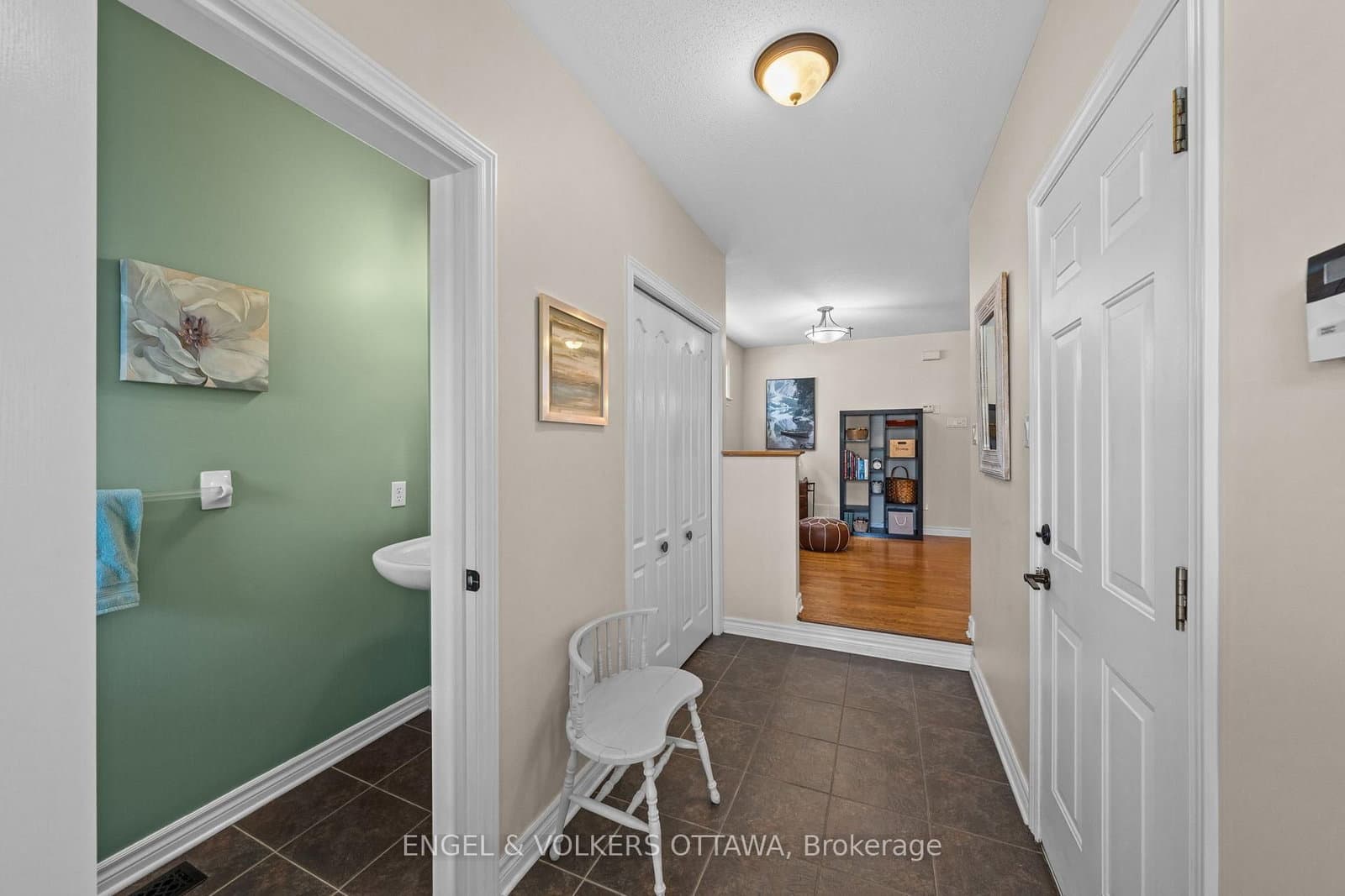 232 Deerfox Drive, Ottawa, ON — photo 2