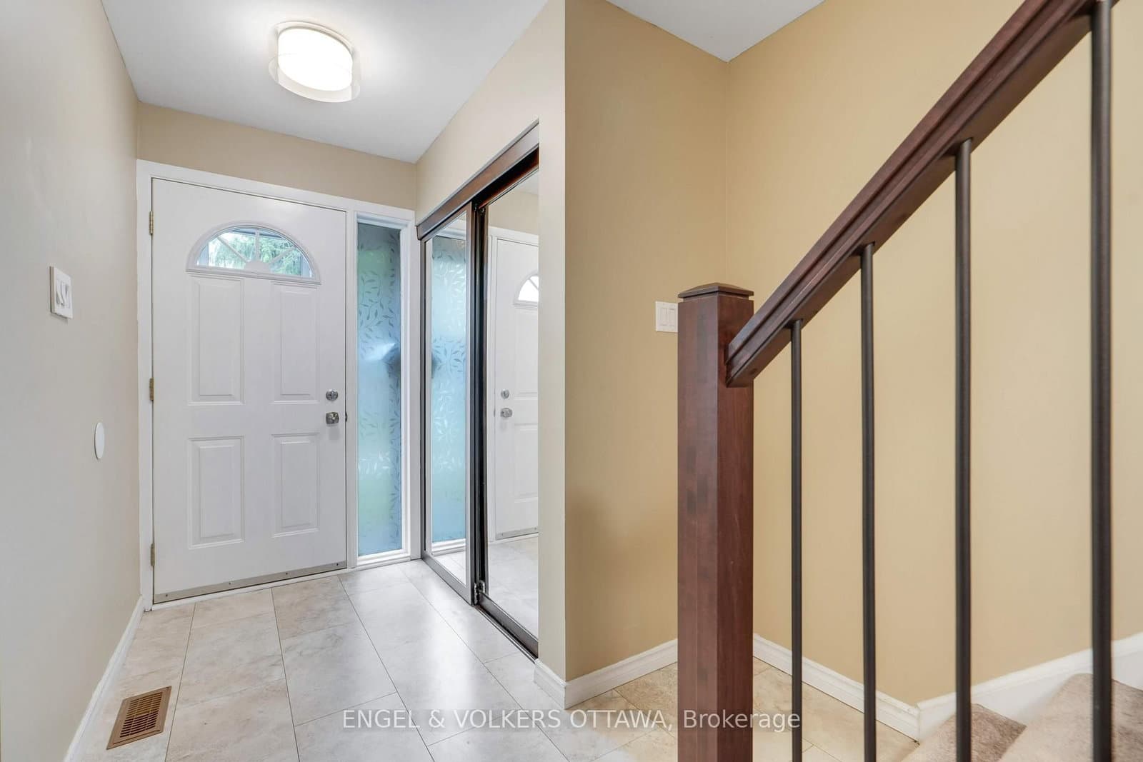 33 - 2111 Montreal Road, Ottawa, ON — photo 3