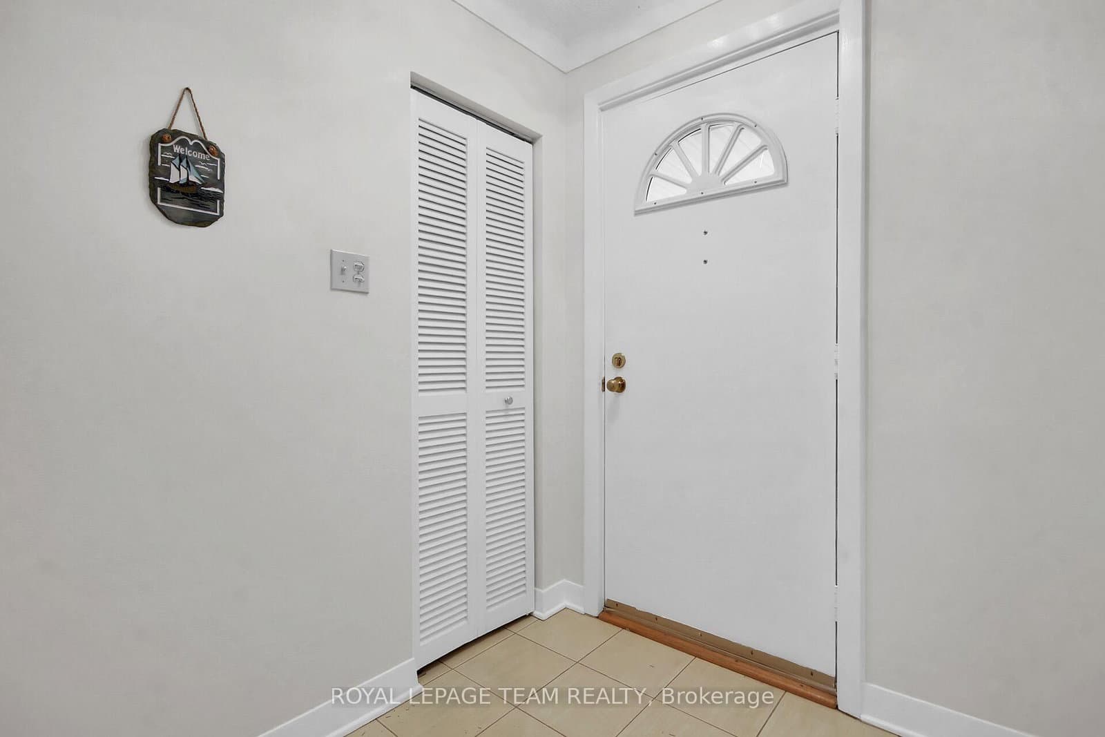 4 Headingly Crescent, Ottawa, ON — photo 3