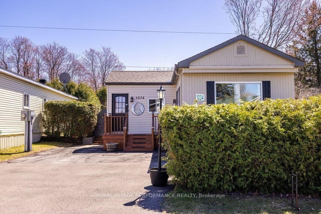 1034 Vista Barrett Private, Greely, ON — photo 3