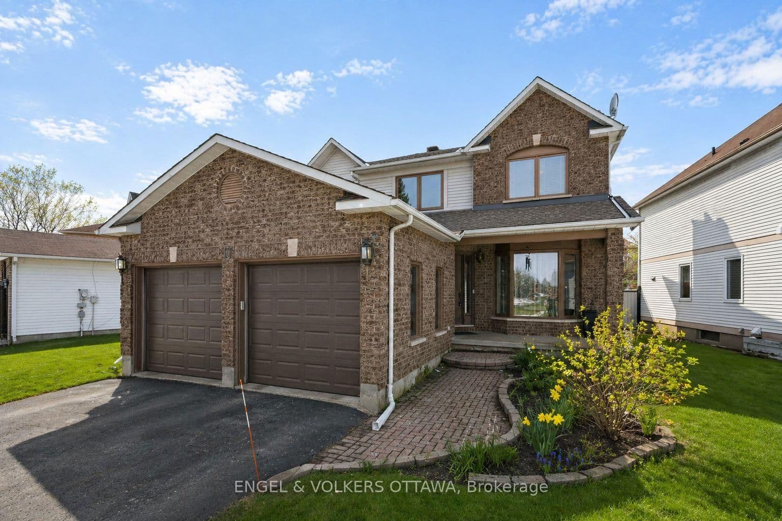 17 Hunterswood Crescent, Ottawa, ON — photo 2