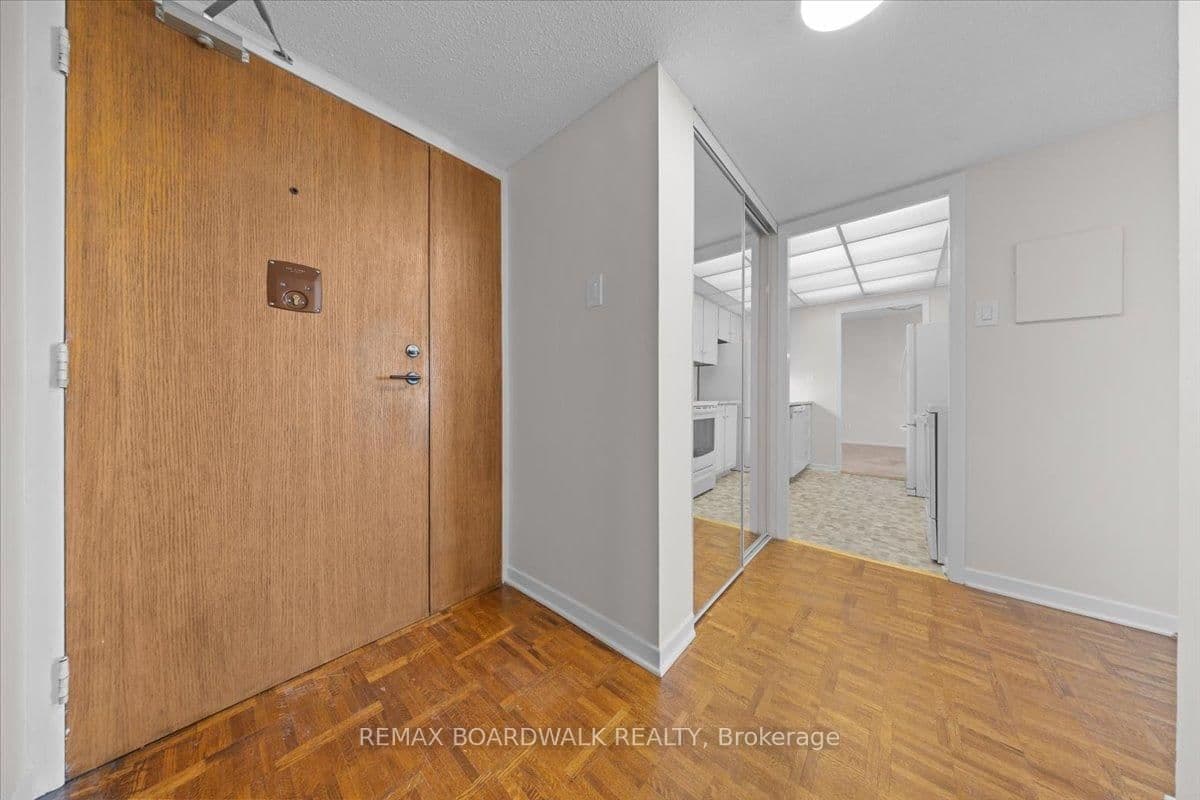 702 - 20 The Driveway Drive, Ottawa, ON — photo 2