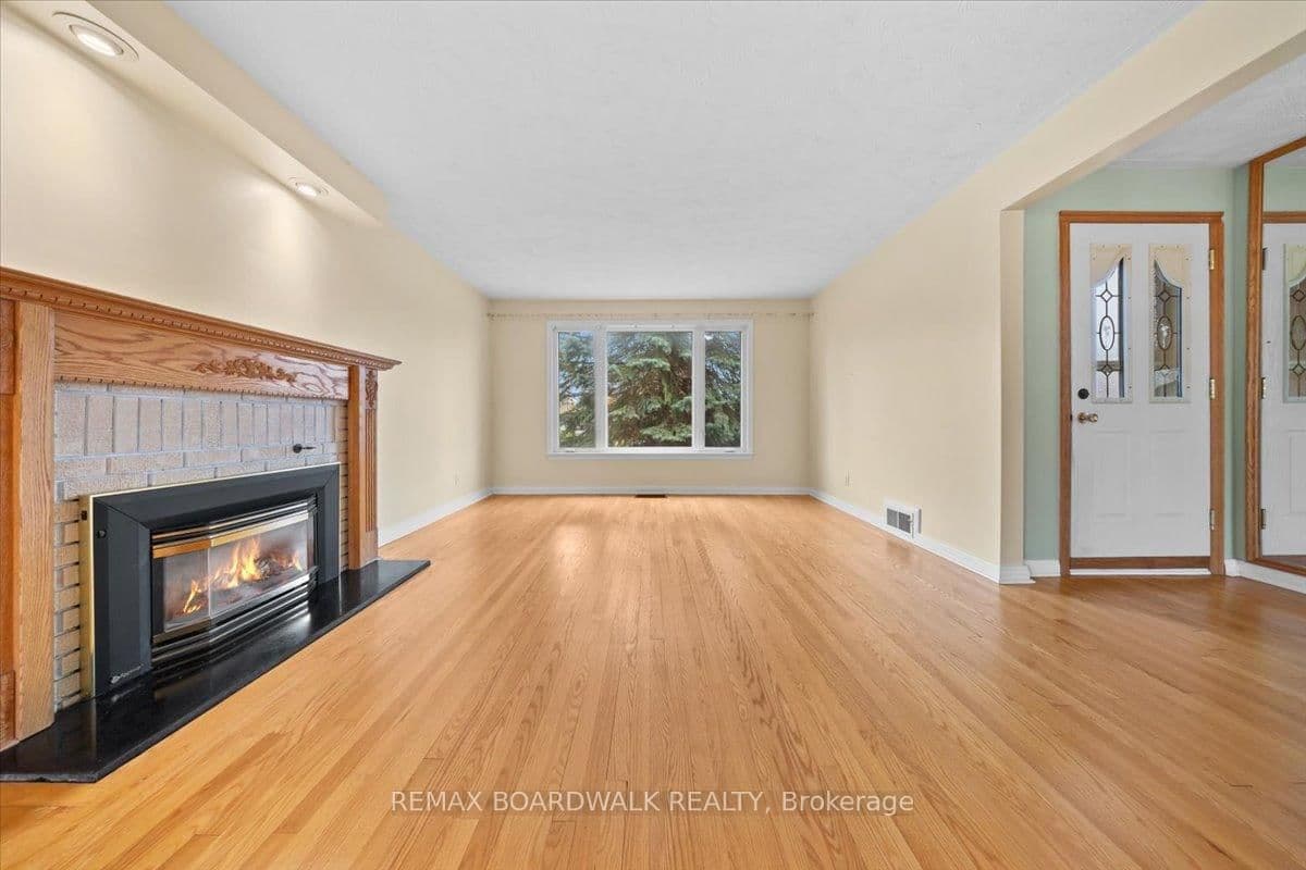 72 Crownhill Street, Ottawa, ON — photo 3