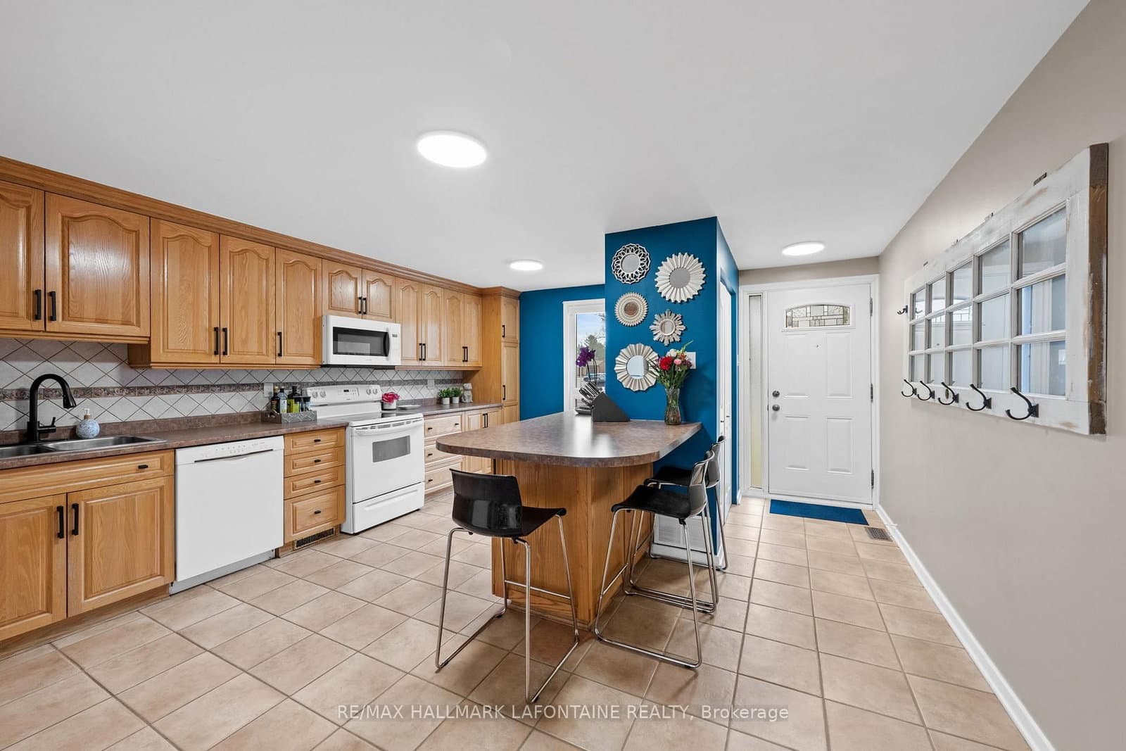 7911 Jeanne D'arc Boulevard, Ottawa, ON — photo 3