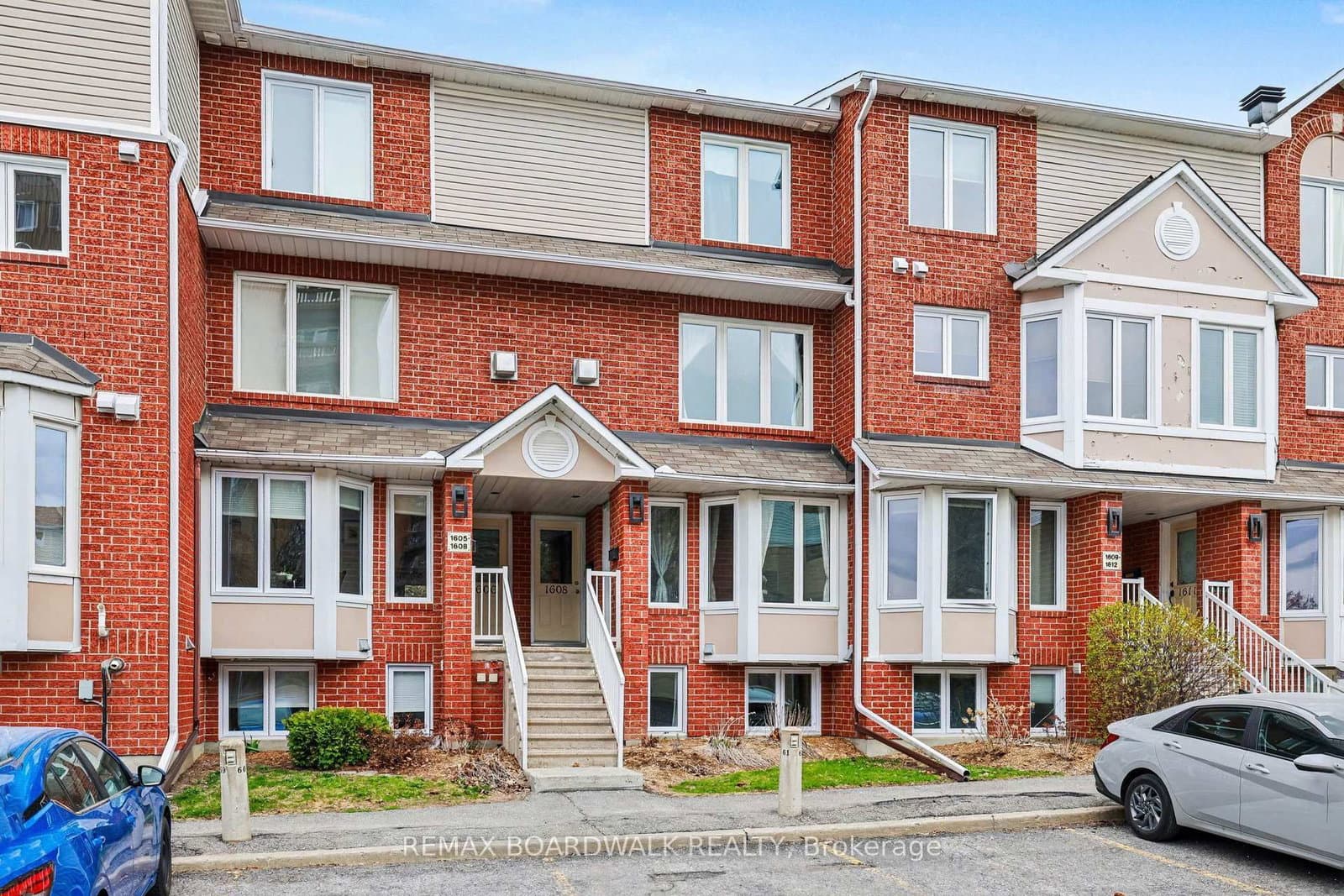 1607 Locksley Lane, Ottawa, ON — photo 2