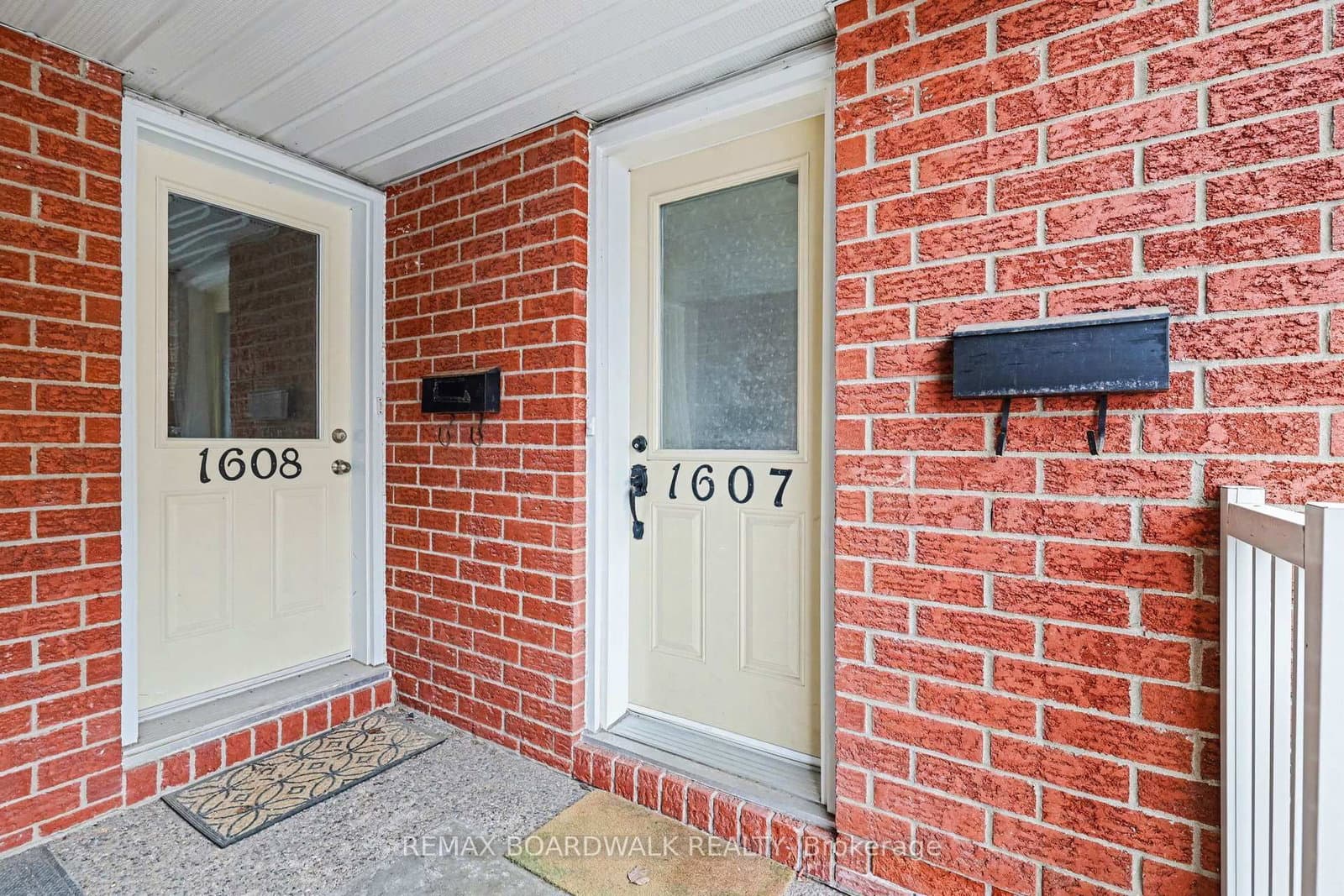 1607 Locksley Lane, Ottawa, ON — photo 3