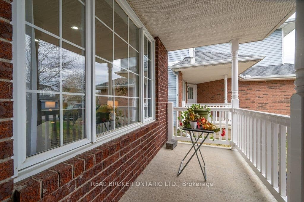 993 Sheenboro Crescent, Ottawa, ON — photo 2