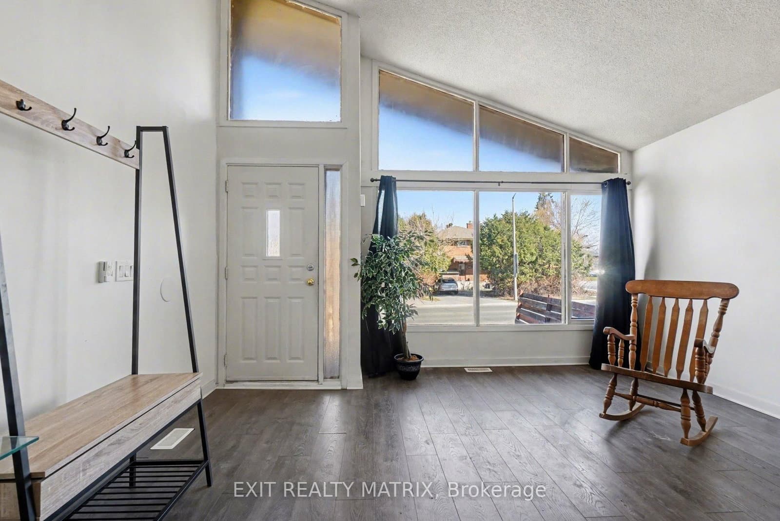 1864 Lenester Avenue, Ottawa, ON — photo 3