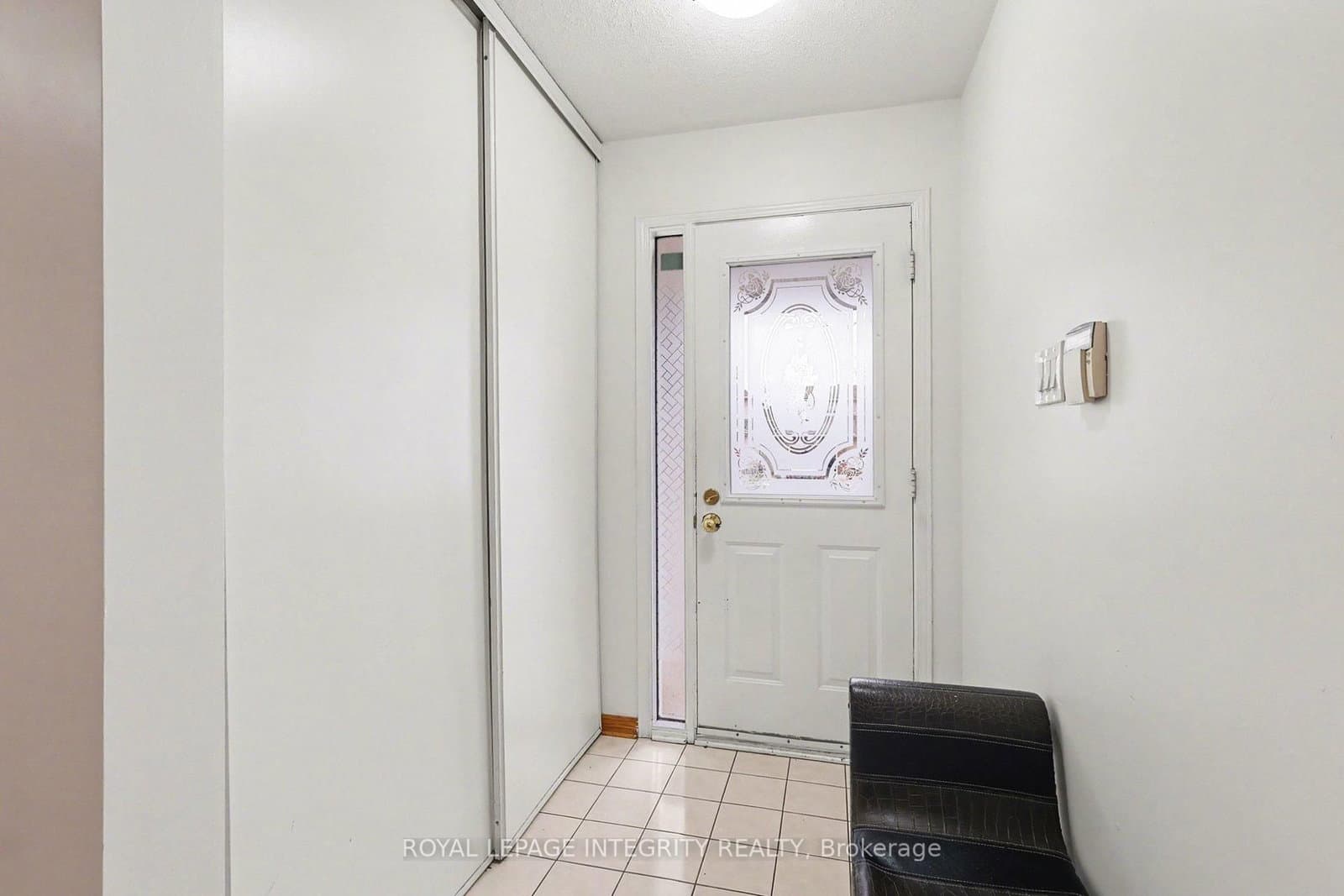 2103 Gardenway Drive, Ottawa, ON — photo 2
