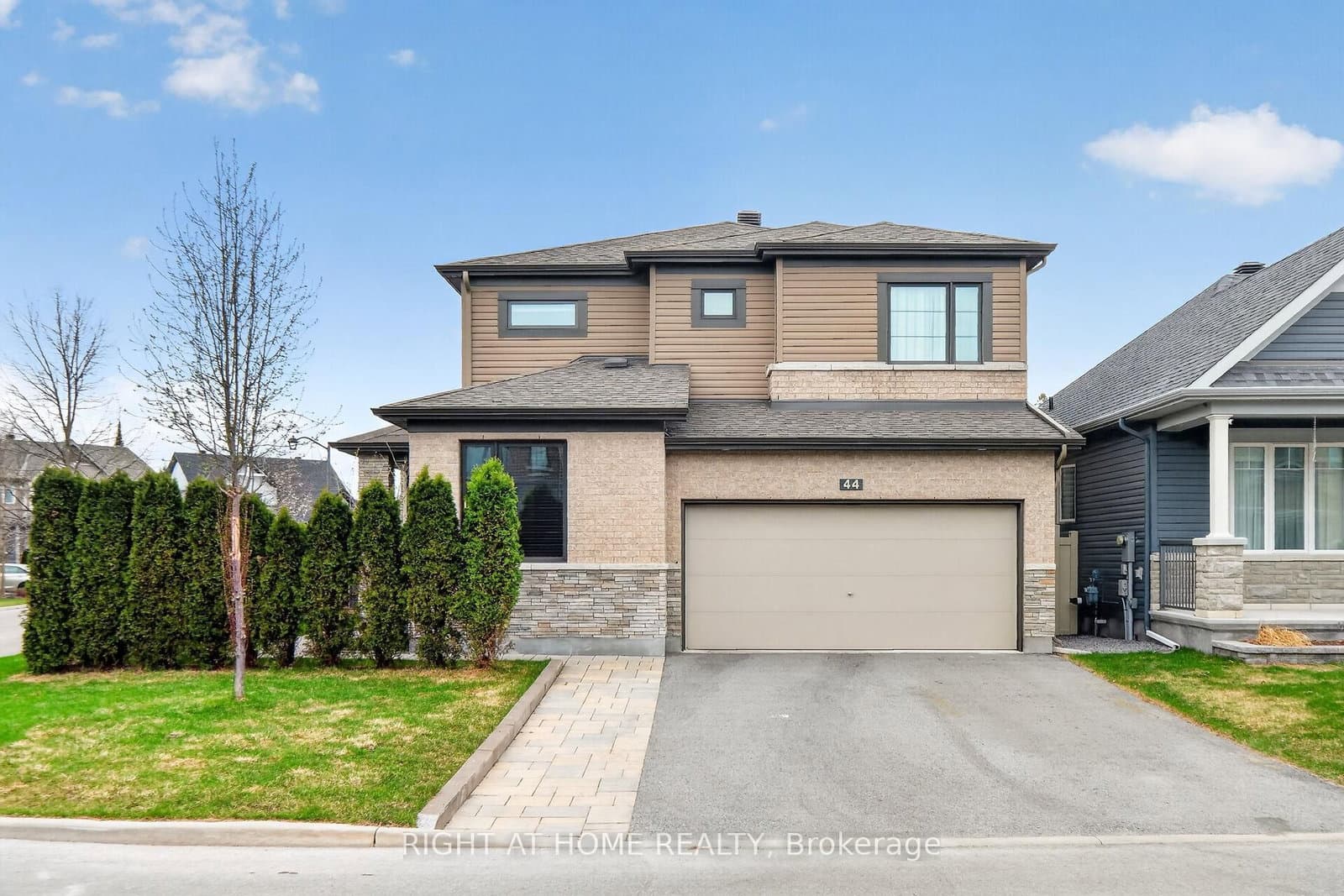 44 Hawks Landing Crescent, Stittsville, ON