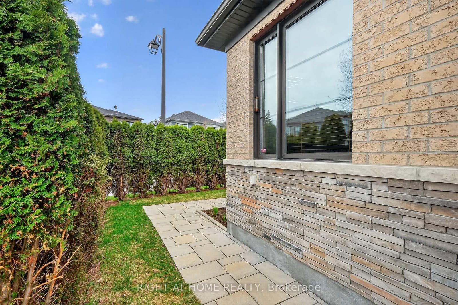 44 Hawks Landing Crescent, Stittsville, ON — photo 2