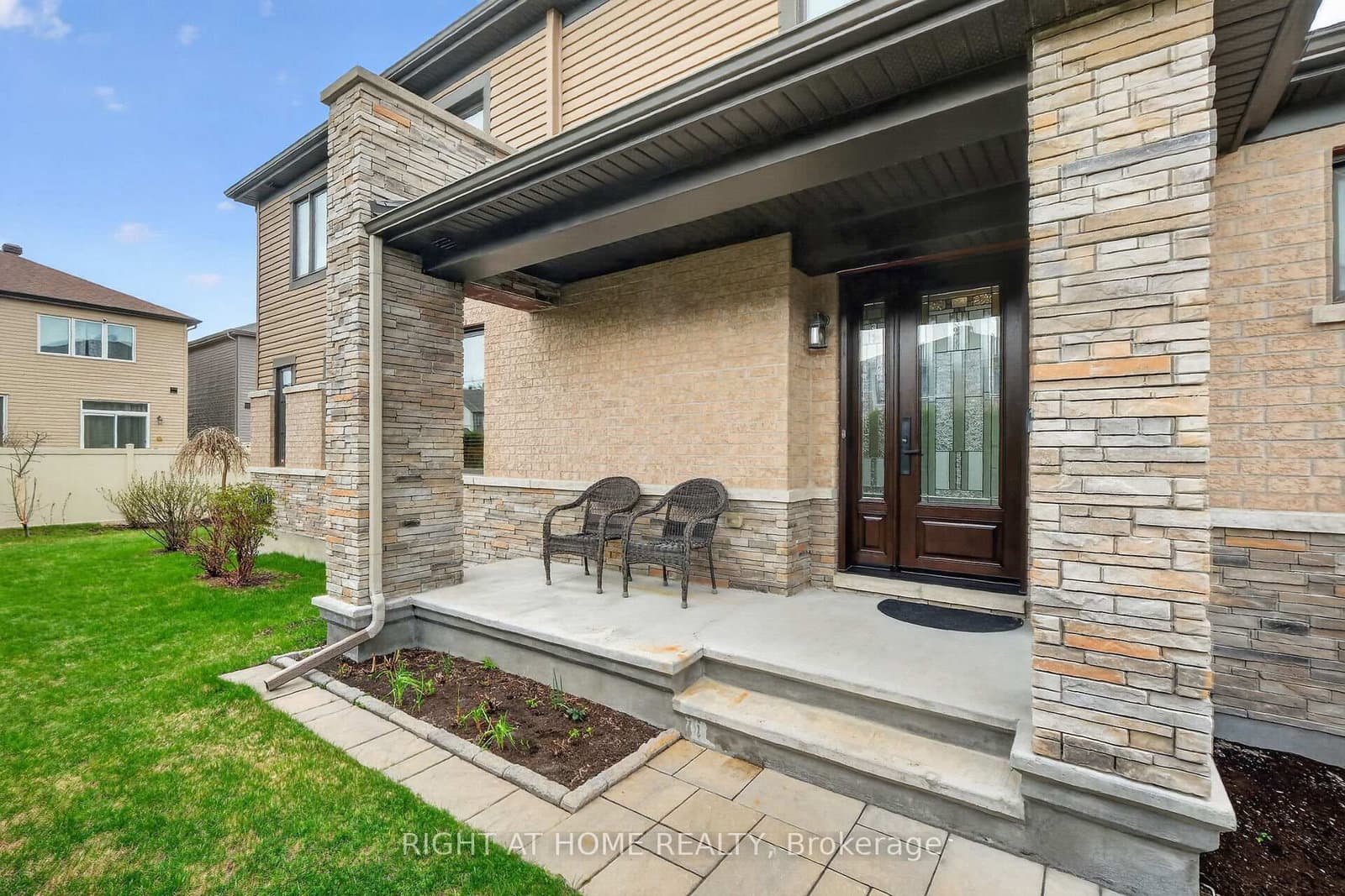 44 Hawks Landing Crescent, Stittsville, ON — photo 3