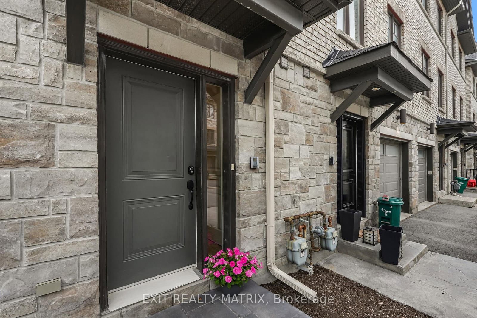 111 Brilia Private, Ottawa, ON — photo 2