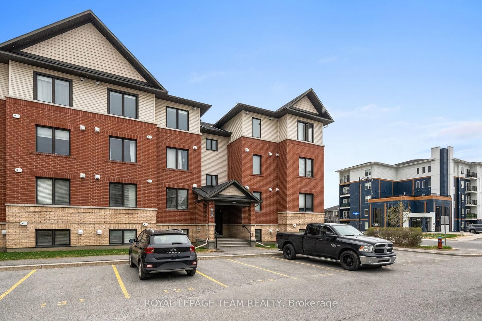 6 - 215 Bluestone Private, Ottawa, ON — photo 3
