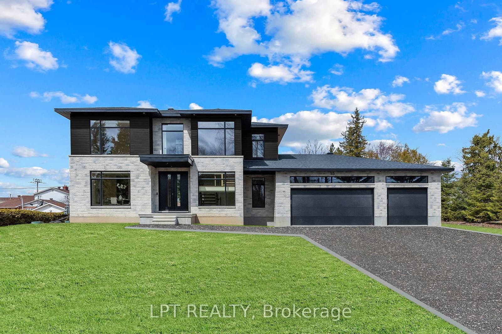 400 Ashbee Court, Ottawa, ON