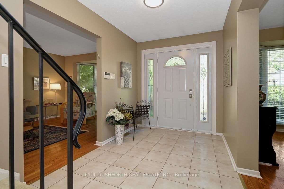 10 Cosburn Avenue, Ottawa, ON — photo 2