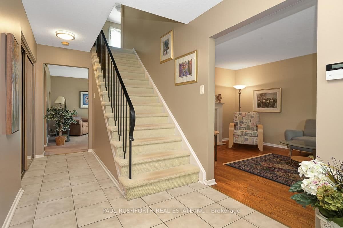 10 Cosburn Avenue, Ottawa, ON — photo 3