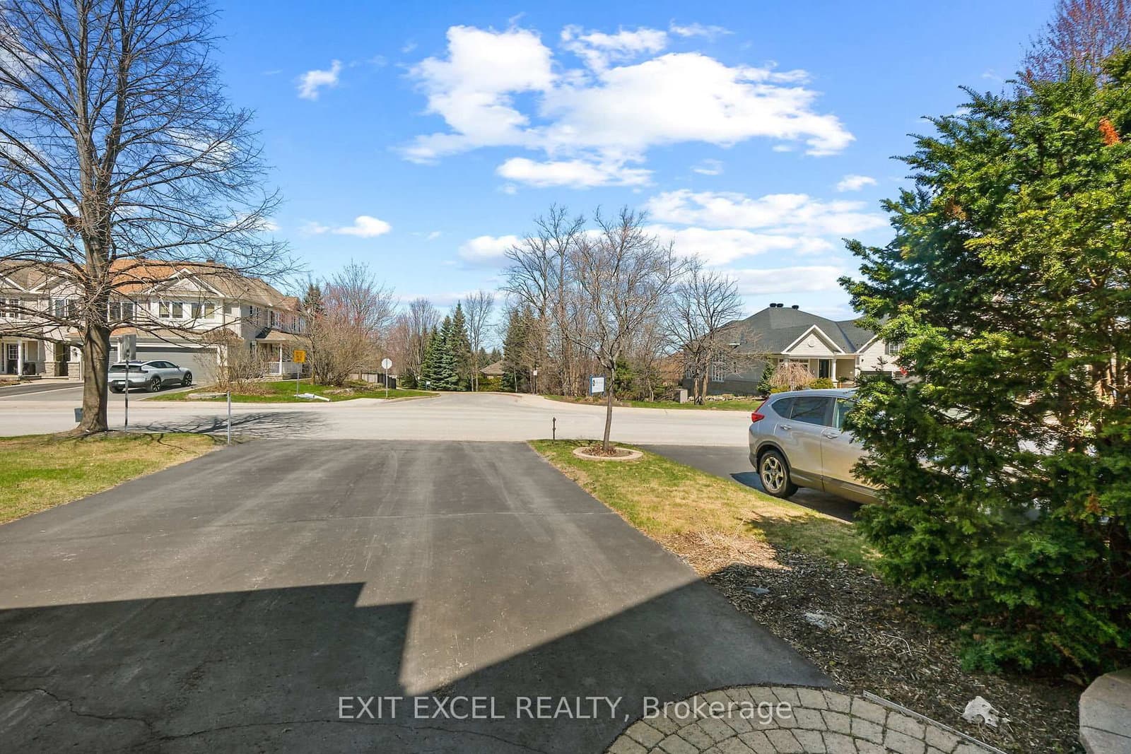 67 Hawktree, Ottawa, ON — photo 3