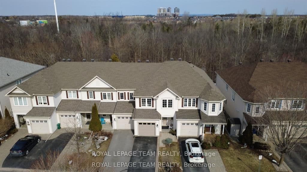 19 Fieldberry Private, Ottawa, ON — photo 3