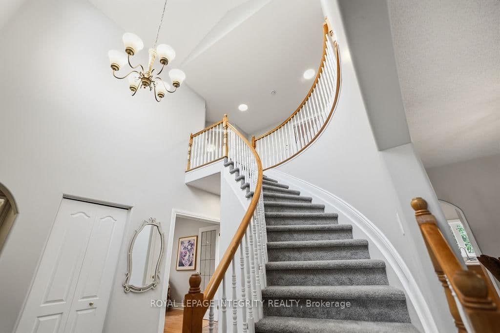 136 Shaughnessy Crescent, Ottawa, ON — photo 3