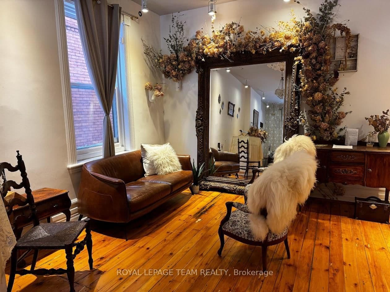 620 Cooper Street, Ottawa, ON — photo 2