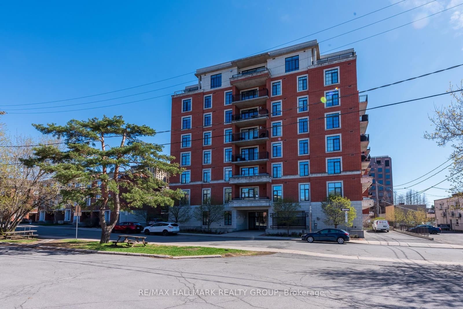 701 - 327 Breezehill Avenue, Ottawa, ON