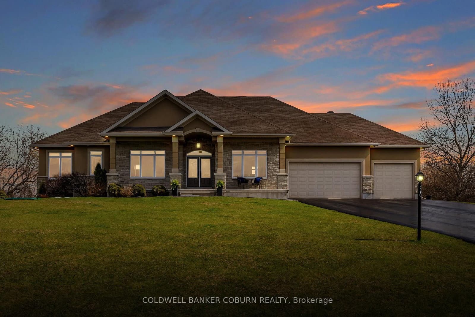 270 West Lake Circle, Carp, ON
