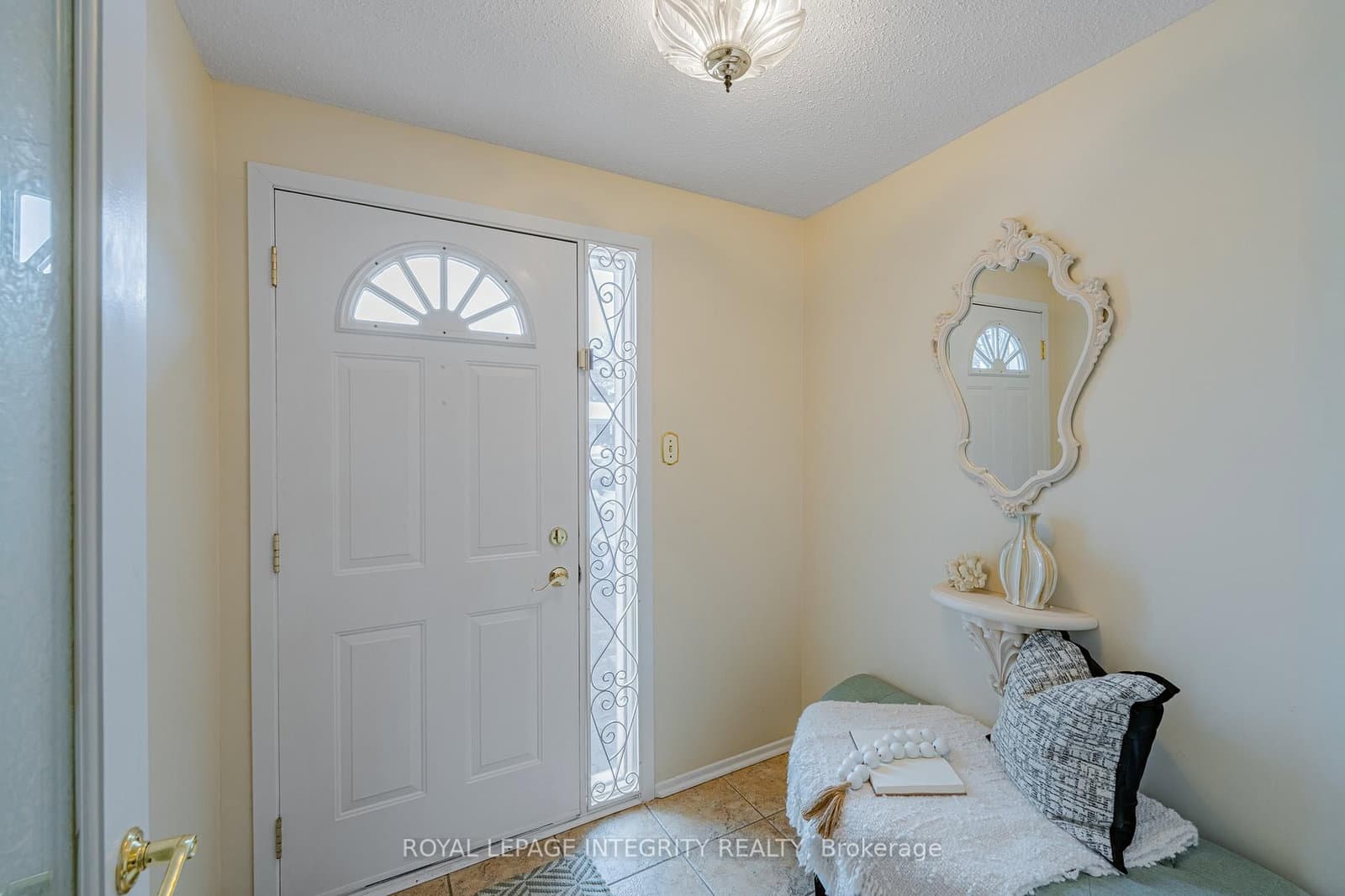 664 Glenhurst Crescent, Ottawa, ON — photo 3