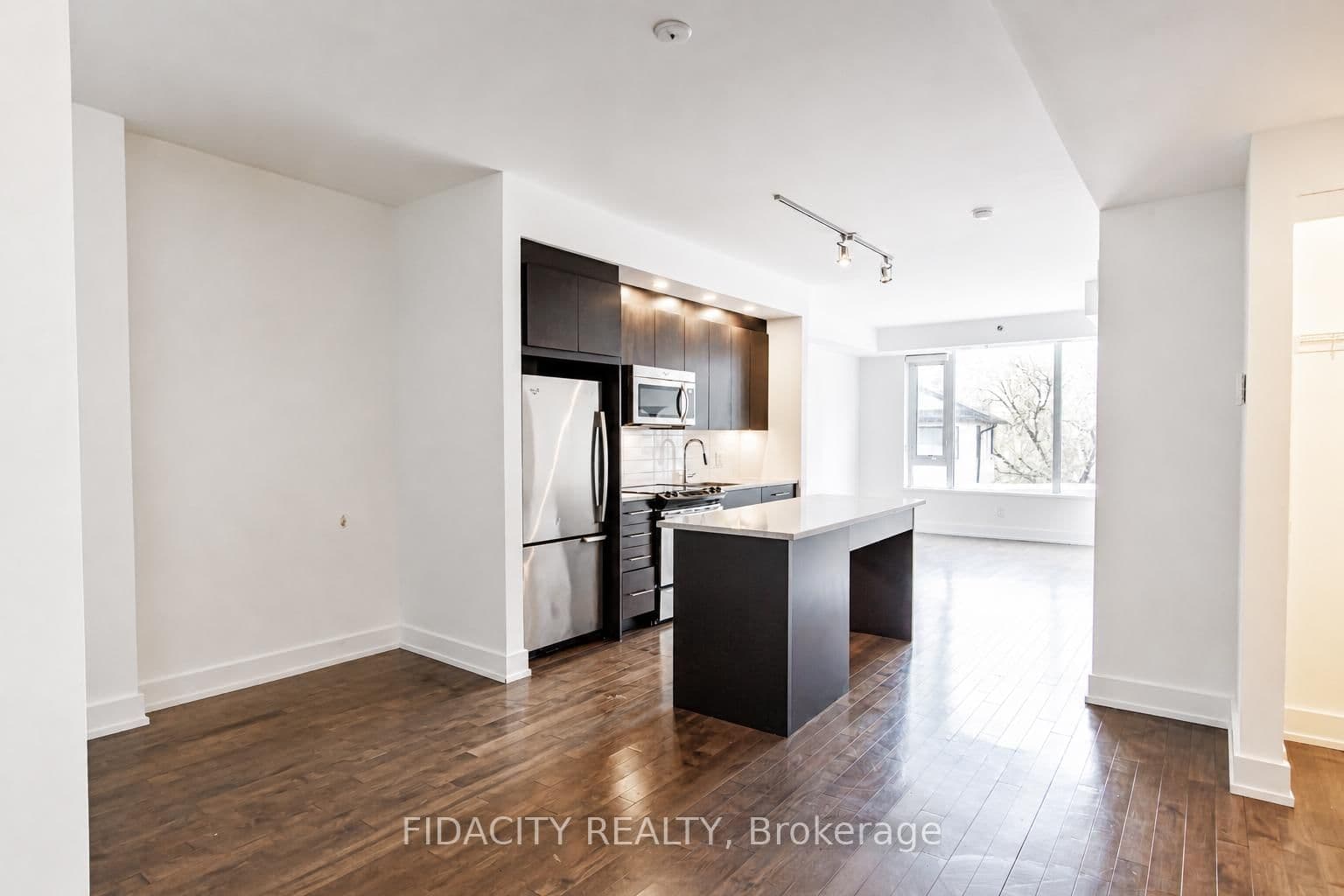 201 - 360 Patricia Avenue, Ottawa, ON — photo 3