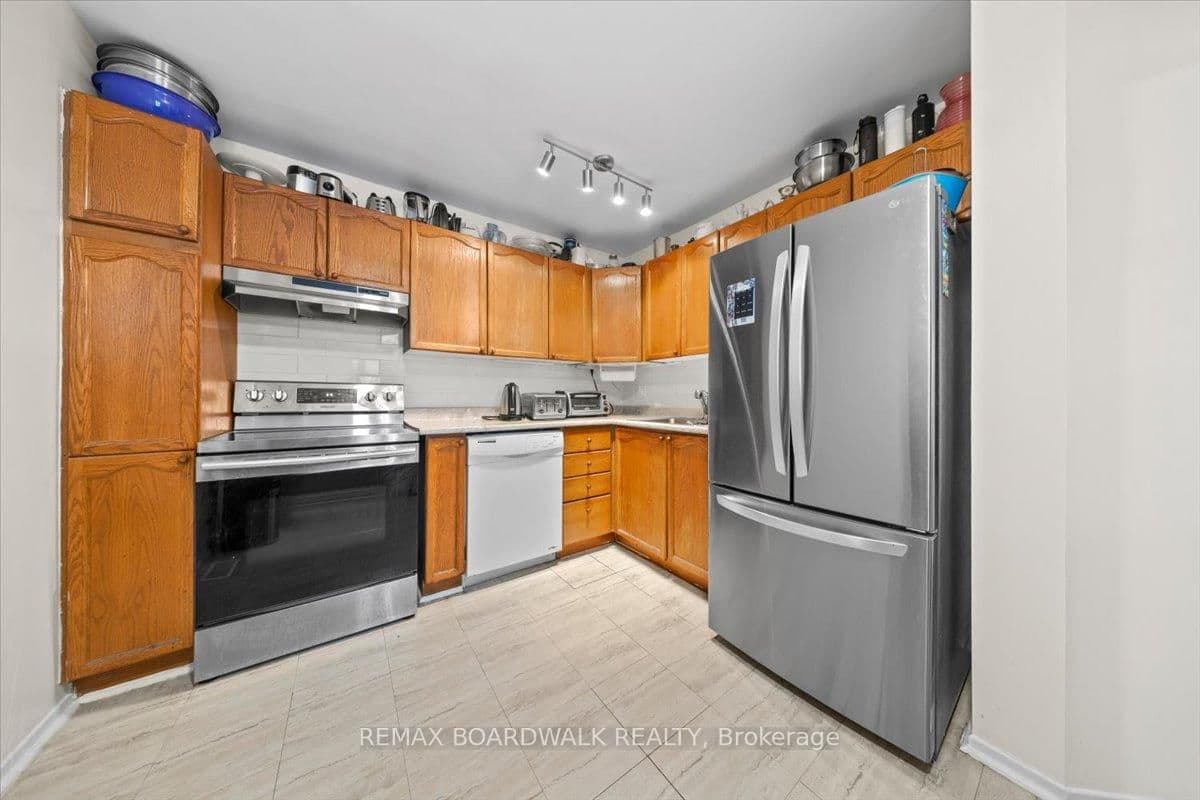 1516 Briarfield Crescent, Ottawa, ON — photo 3