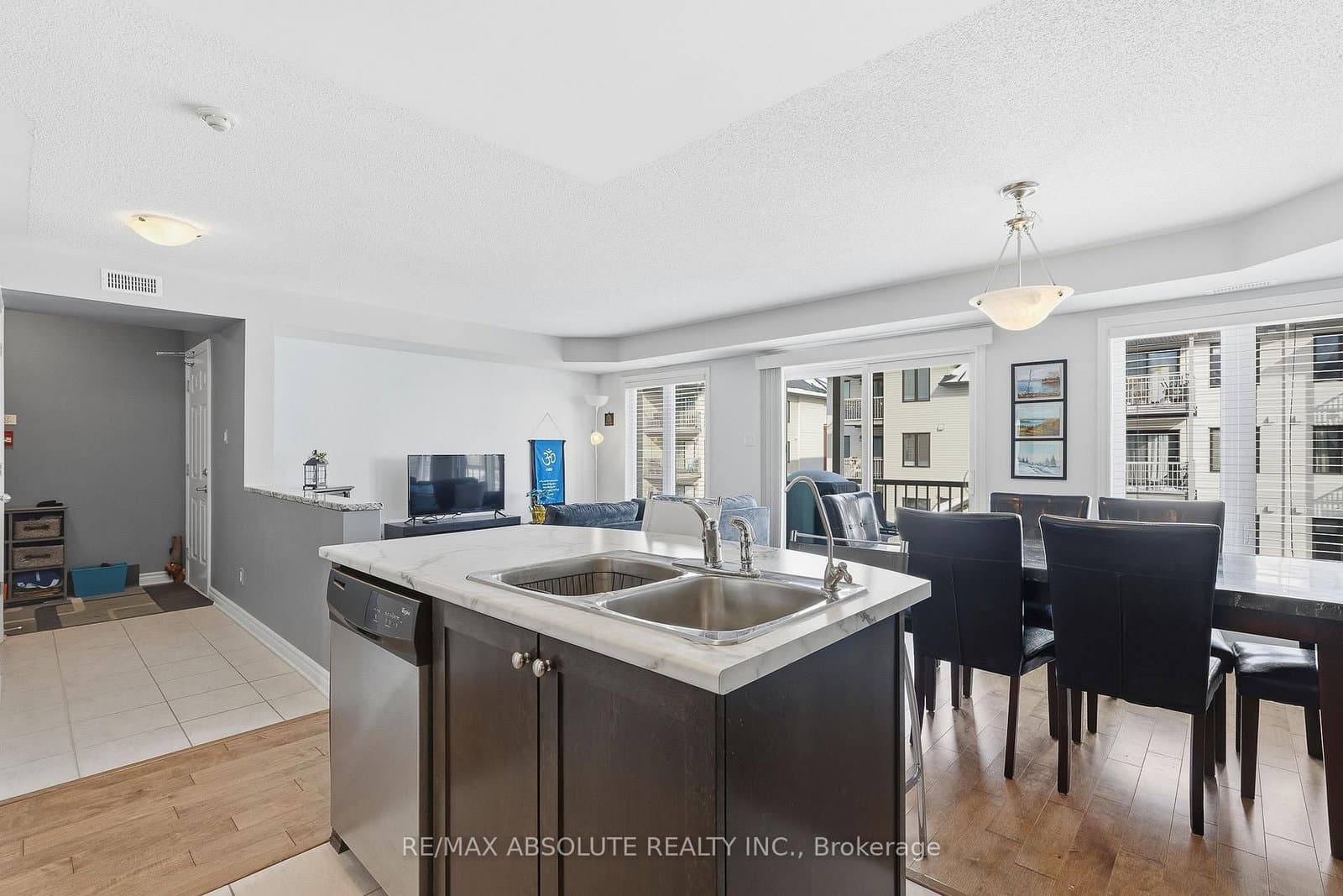 6 - 135 Bluestone Private, Ottawa, ON — photo 3