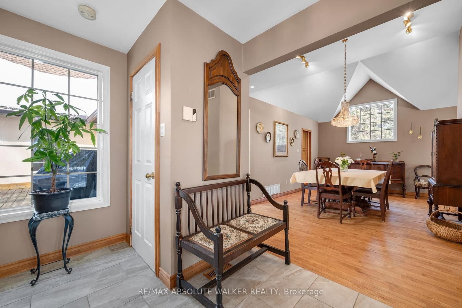 7681 Settler's Way, North Gower, ON — photo 2