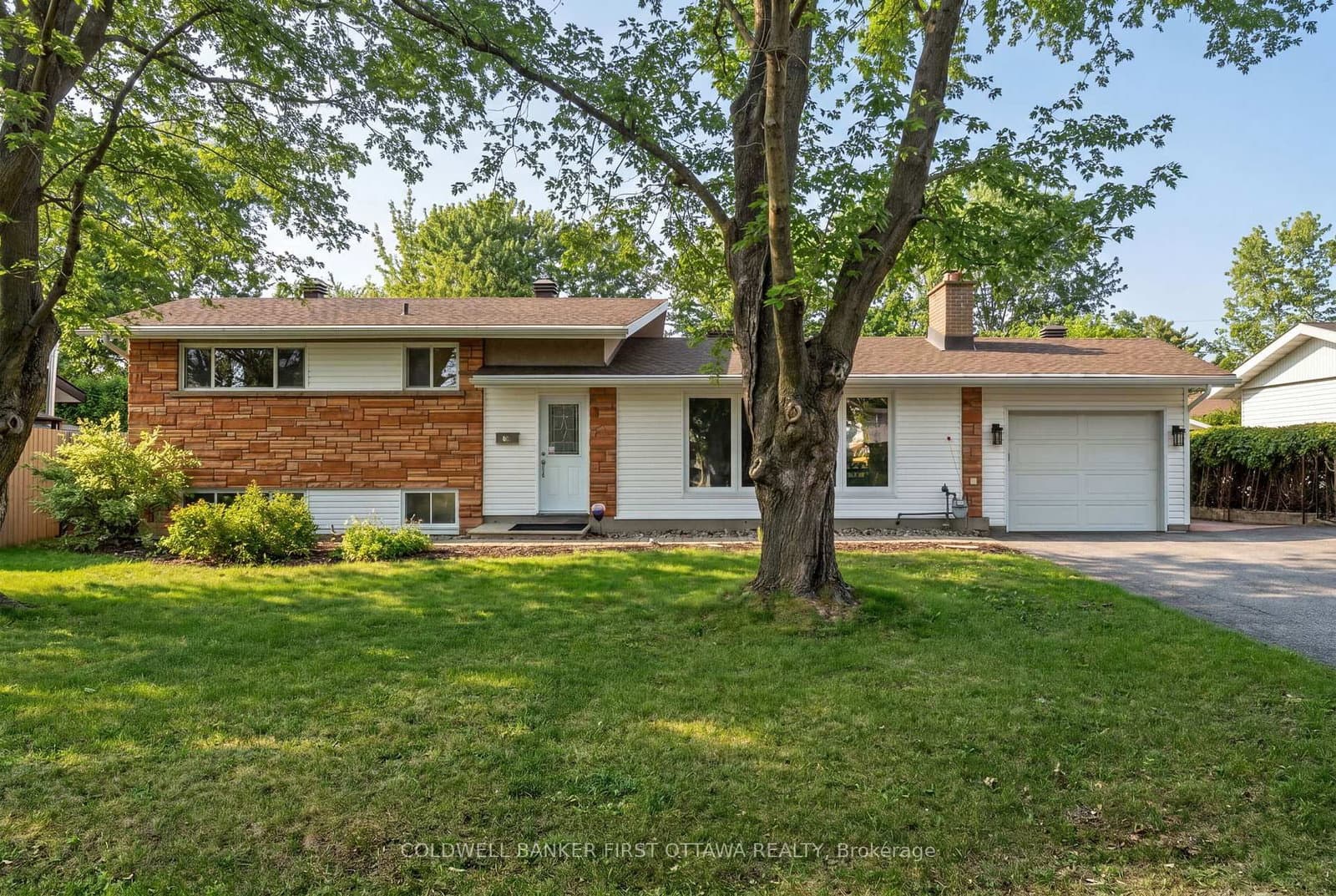 18 Tiverton Drive, Ottawa, ON — photo 2