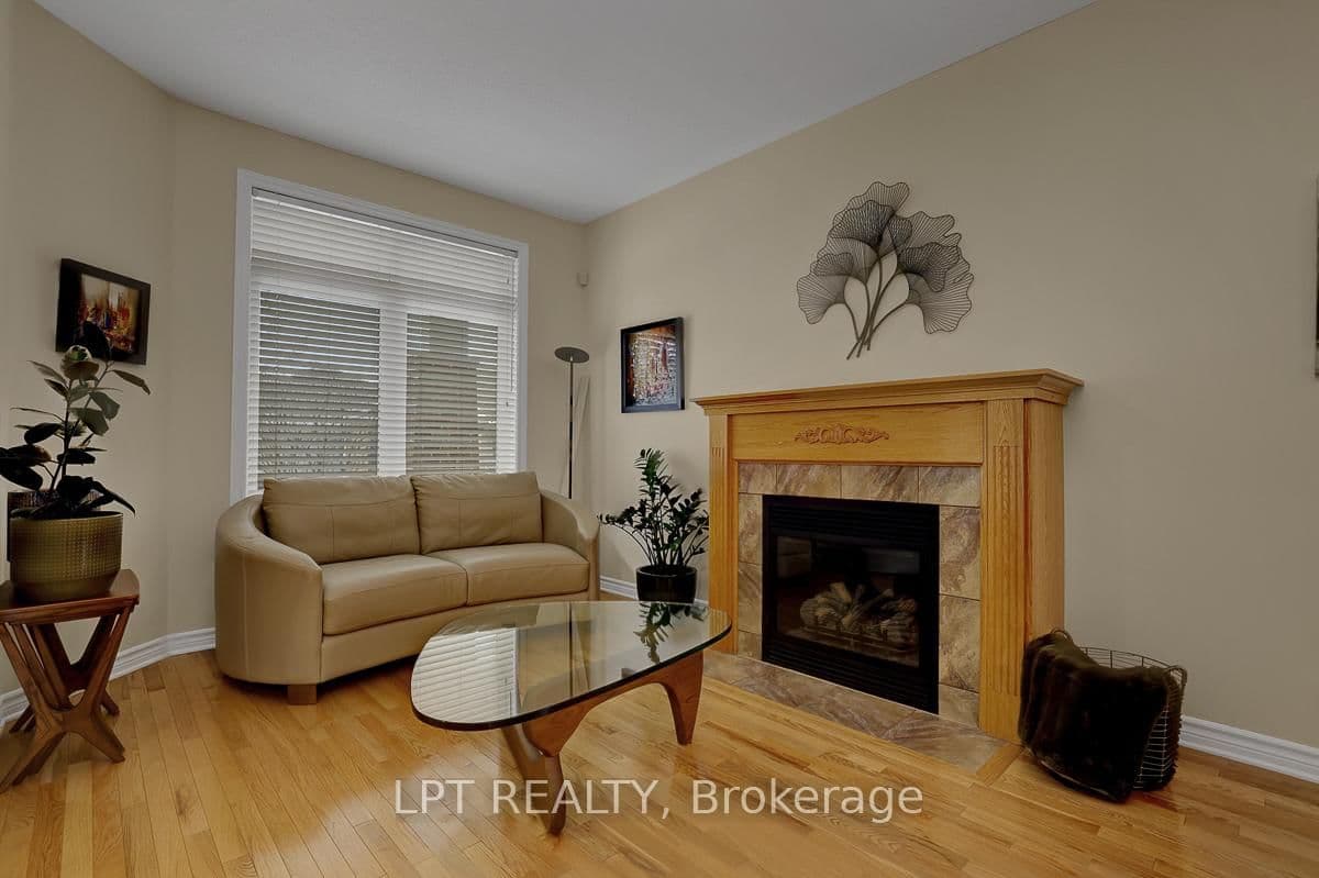 346 Jackson Stitt Circle, Ottawa, ON — photo 3