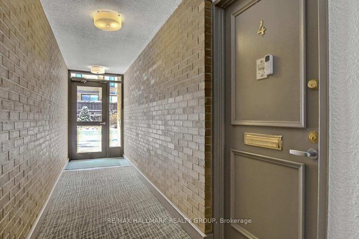 4 - 525 St Laurent Boulevard, Ottawa, ON — photo 3